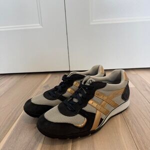 2000s Y2K Woman's Skechers sneakers Sz 8